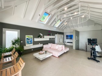 Aka - Photo 2