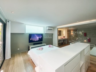 Aka - Photo 6